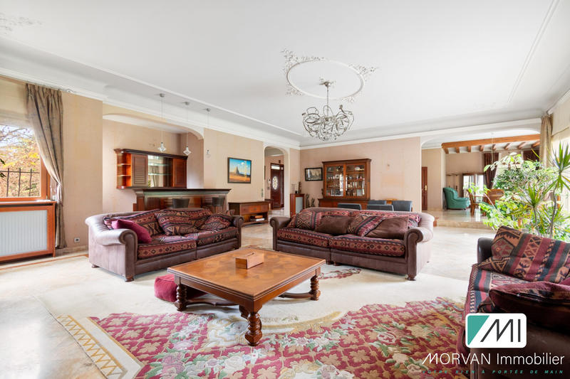 Maison - 365 m² - 12 pièces