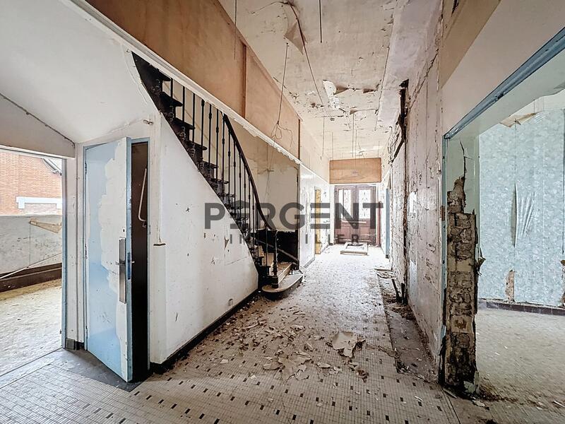 Local d'activités - 2 500 m²