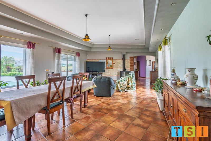 Maison - 200 m² - 5 pièces