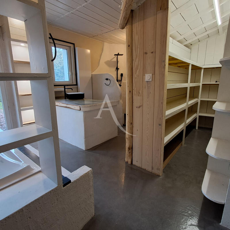 Maison - 350 m² - 8 pièces