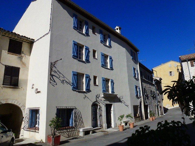 Maison de village - 393 m² - 15 pièces