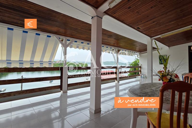 Maison - 227 m² - 8 pièces