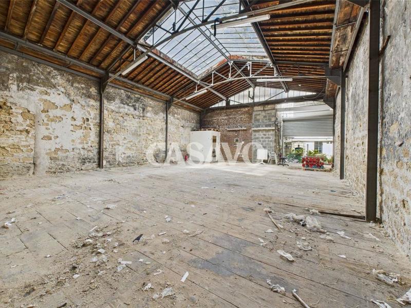 Local commercial - 683 m²