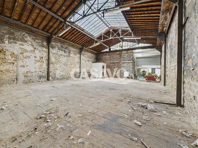Local commercial - 683 m²