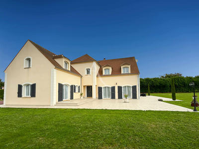 Maison - 328 m² - 8 pièces