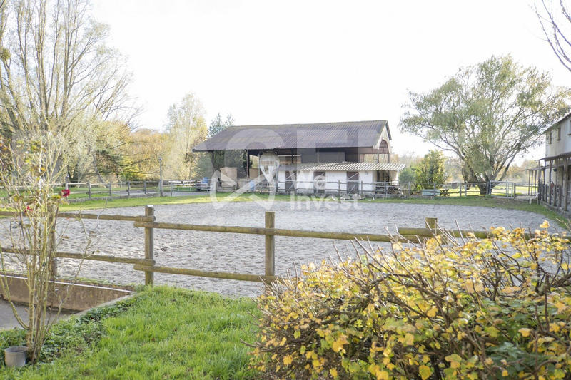 Maison - 220 m² - 9 pièces