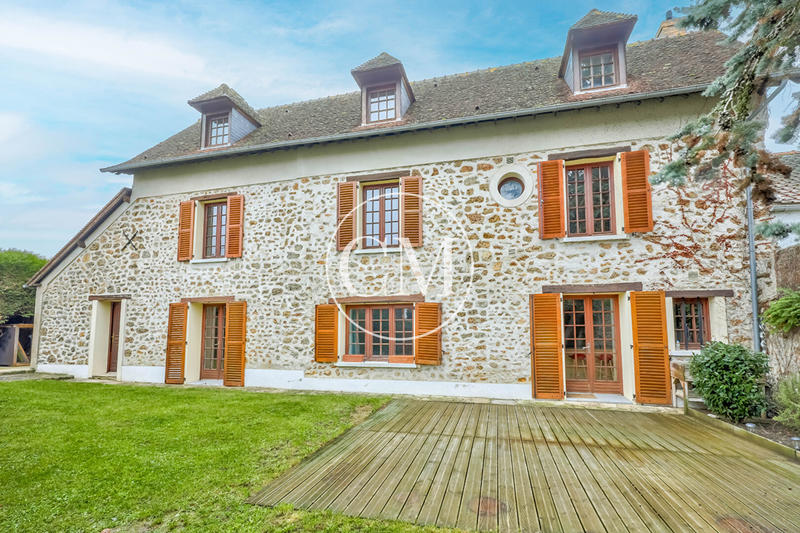 Maison - 288 m² - 8 pièces