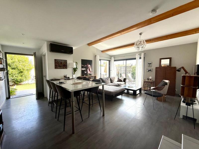 Maison - 244 m² - 10 pièces