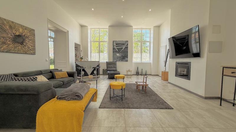 Propriété - 680 m² - 21 pièces