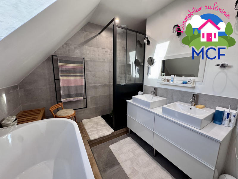 Maison traditionnelle - 124 m² - 6 pièces