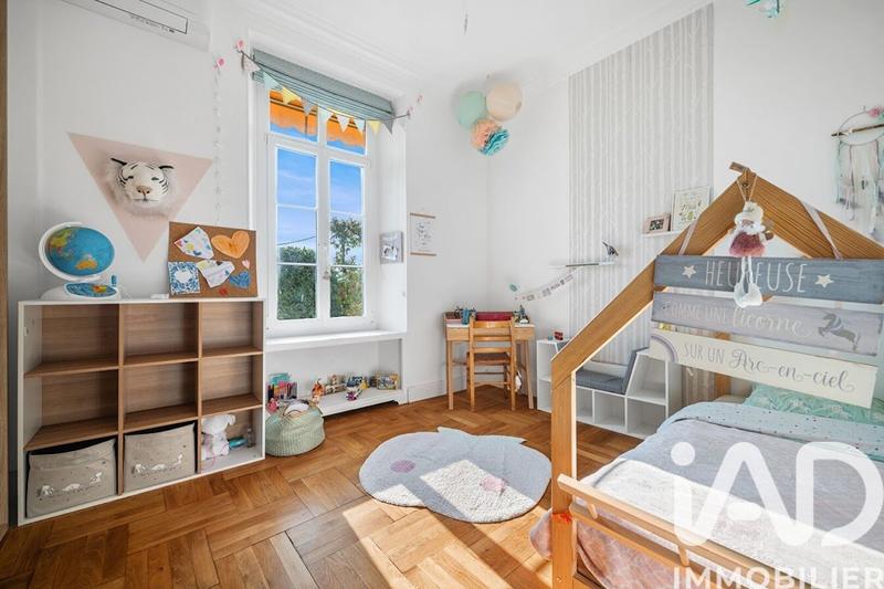 Appartement - 143 m² - 5 pièces