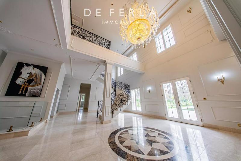 Villa - 1 200 m² - 12 pièces