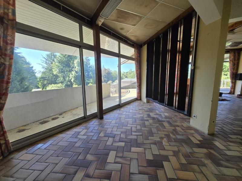 Propriété - 3 700 m² - 70 pièces