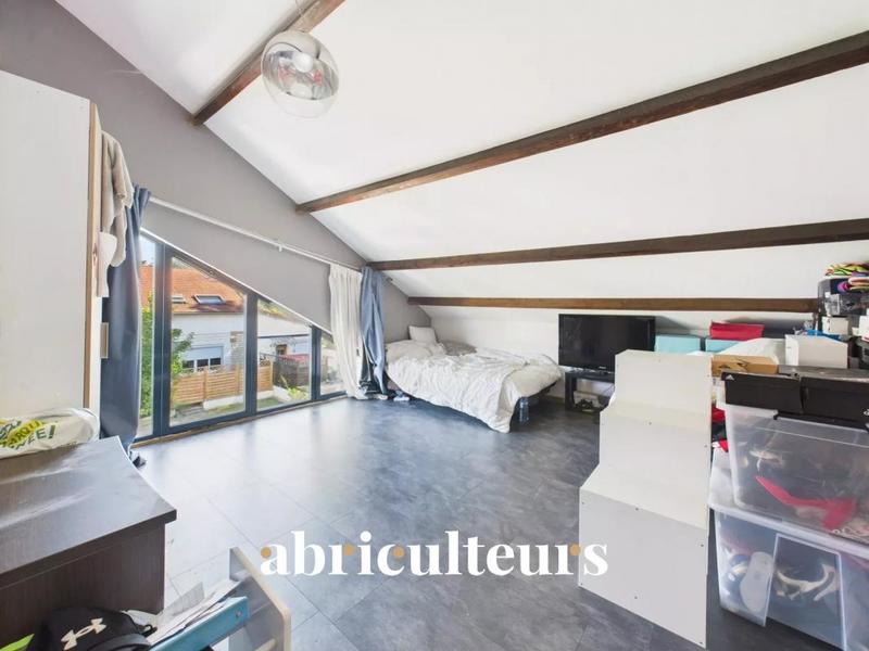 Loft - 117 m² - 6 pièces