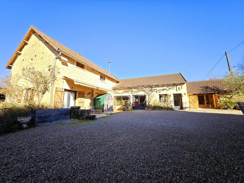 Maison - 308 m² - 11 pièces
