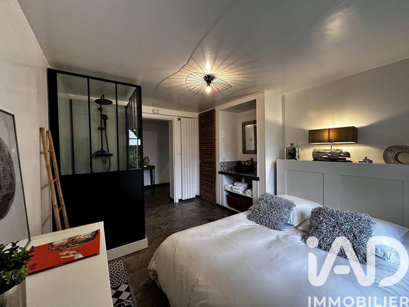 Maison - 300 m² - 8 pièces