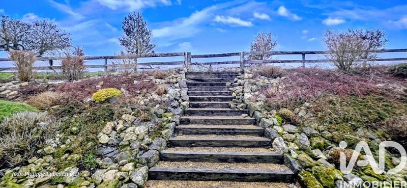 Maison - 370 m² - 8 pièces