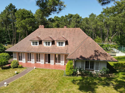 Maison - 227 m² - 8 pièces