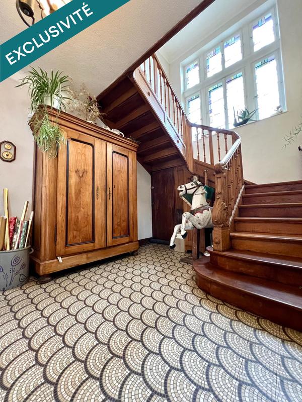 Maison - 238 m² - 9 pièces