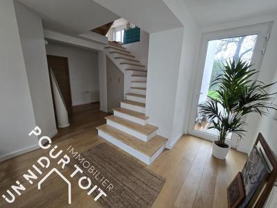 Maison - 179 m² - 7 pièces