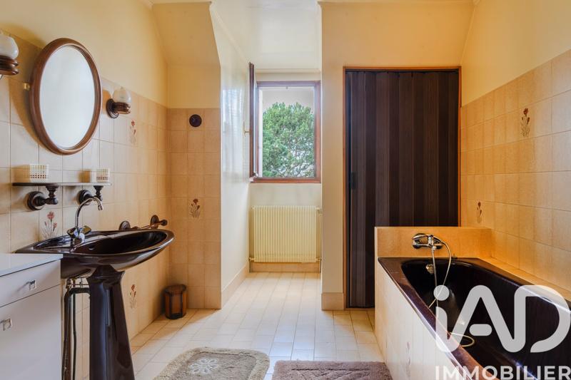 Maison - 225 m² - 8 pièces