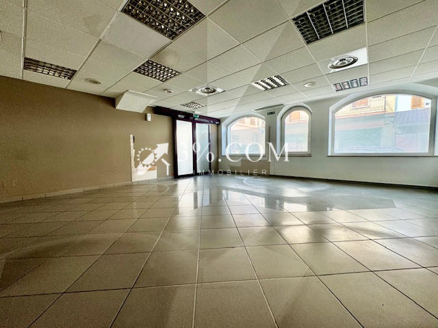 Local commercial - 204 m²