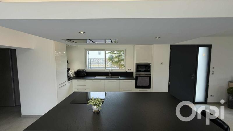 Maison de ville - 210 m² - 7 pièces