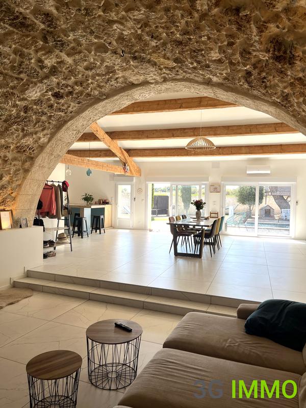 Maison - 244 m² - 9 pièces