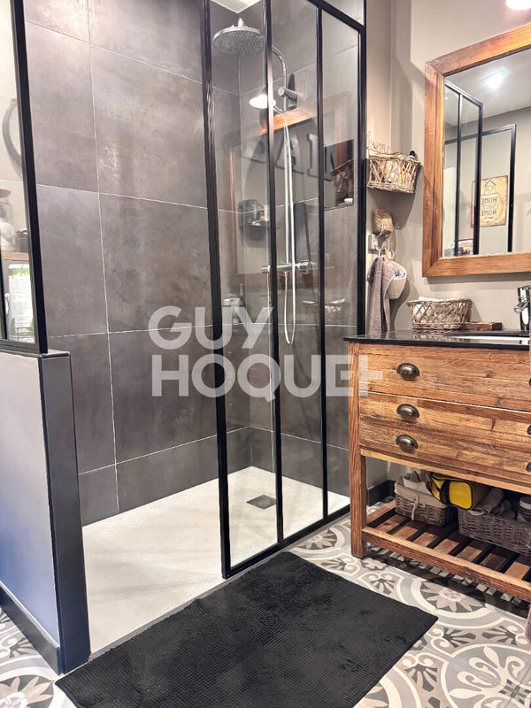 Maison - 186 m² - 9 pièces