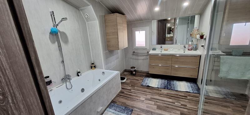 Maison - 198 m² - 7 pièces