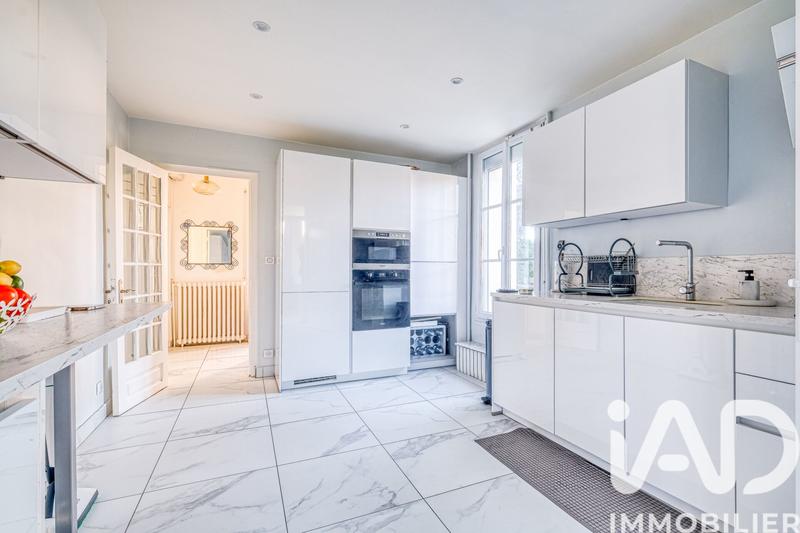 Maison - 218 m² - 9 pièces