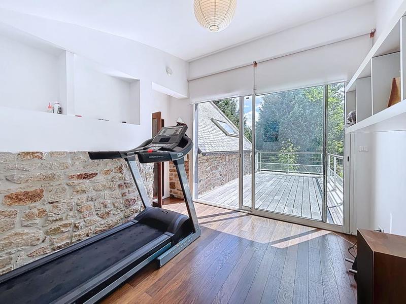 Maison - 221 m² - 6 pièces