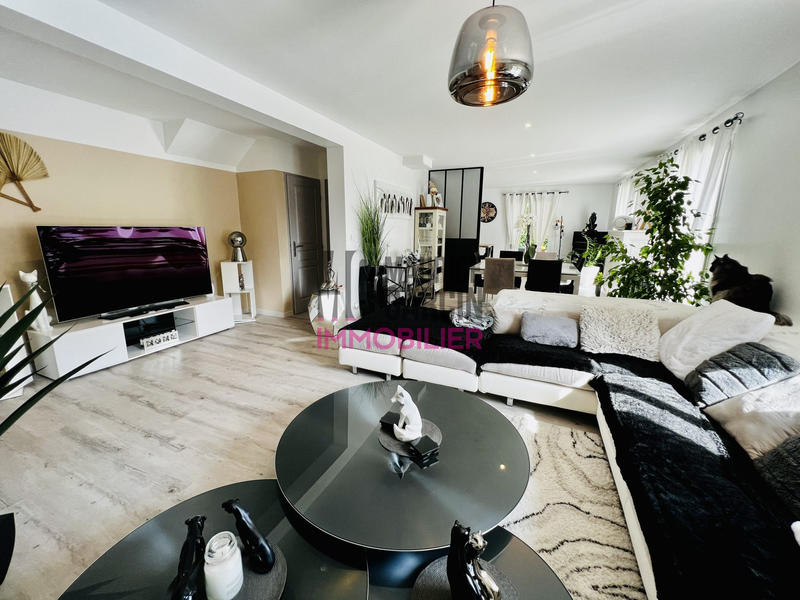 Maison - 203 m² - 7 pièces