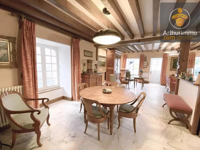 Maison - 343 m² - 12 pièces