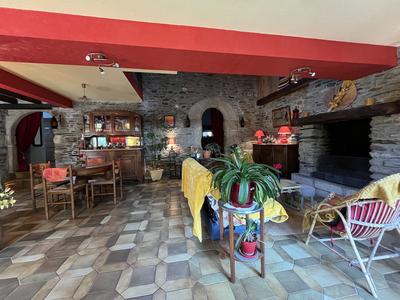 Maison - 201 m² - 10 pièces