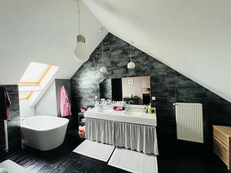 Maison - 181 m² - 7 pièces