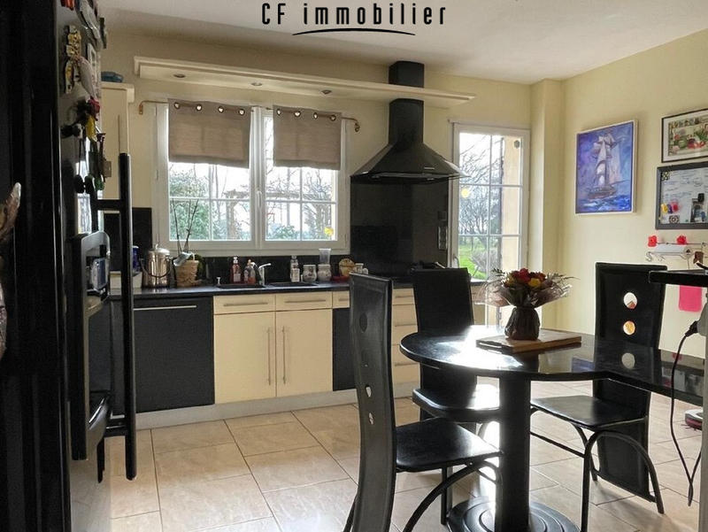 Maison - 210 m² - 7 pièces