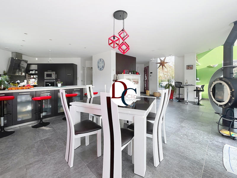 Maison - 210 m² - 6 pièces