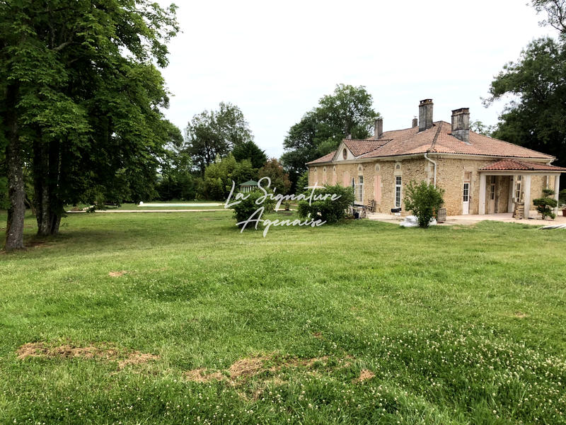 Propriété - 300 m² - 8 pièces