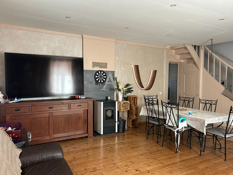 Maison - 268 m² - 11 pièces