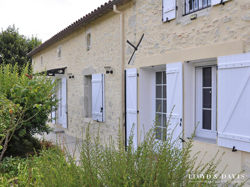 Maison - 206 m² - 6 pièces
