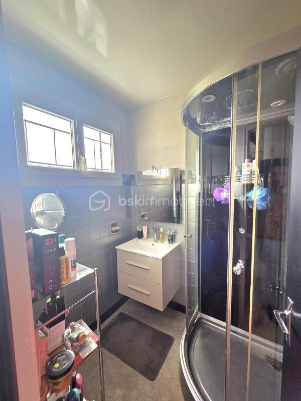 Maison traditionnelle - 210 m² - 6 pièces