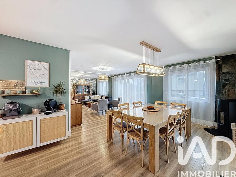 Maison - 202 m² - 7 pièces