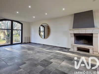 Maison - 220 m² - 7 pièces