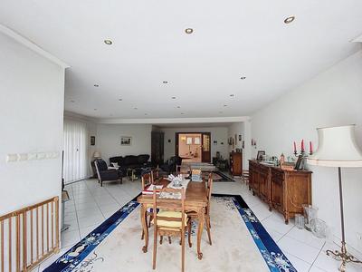 Villa - 272 m² - 6 pièces