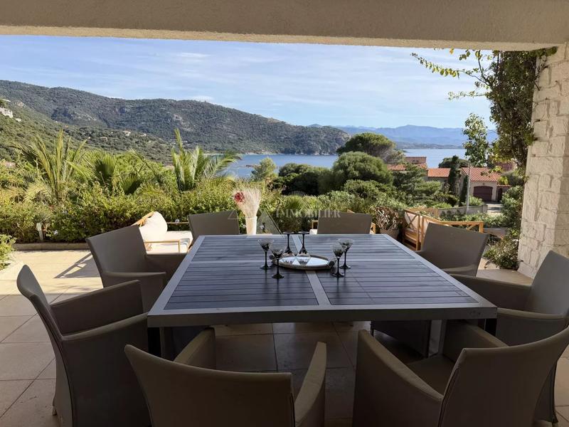 Villa - 189 m² - 6 pièces