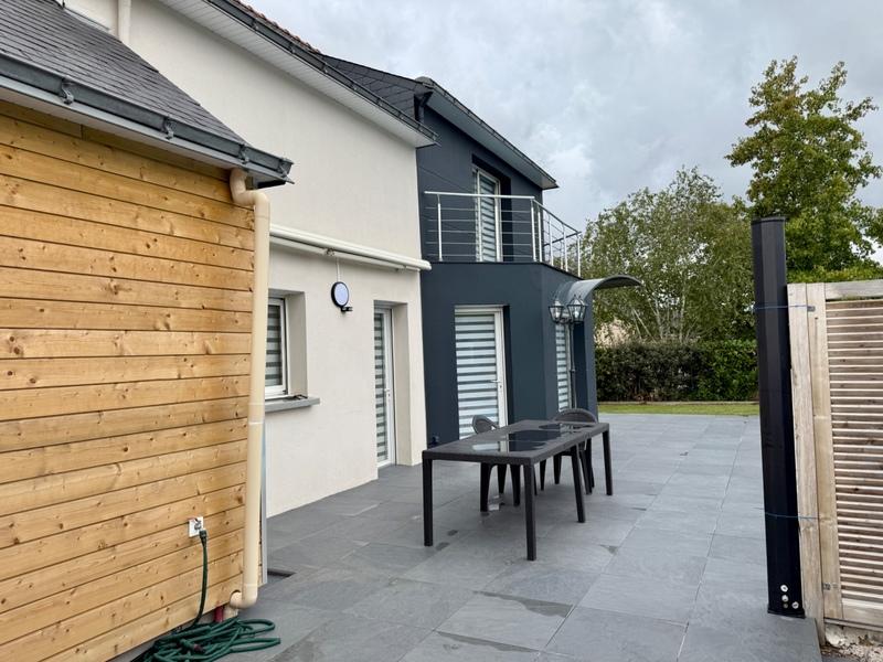 Maison - 180 m² - 9 pièces