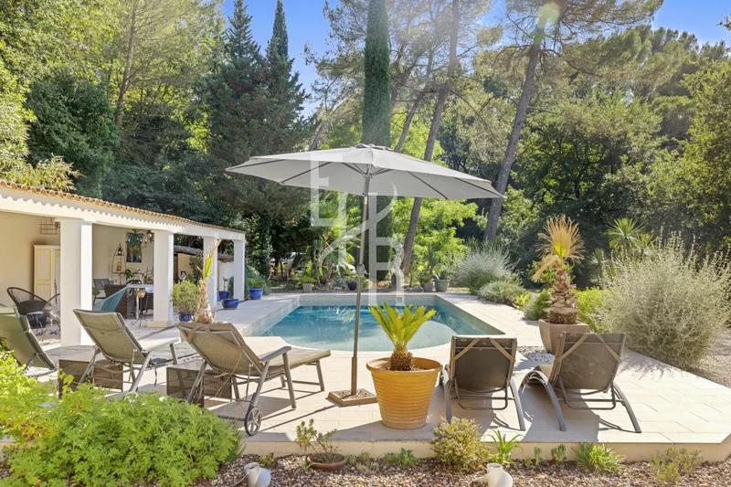 Villa - 226 m² - 10 pièces