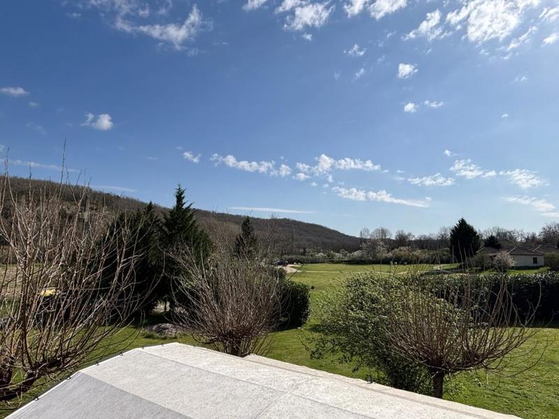 Maison - 234 m² - 10 pièces