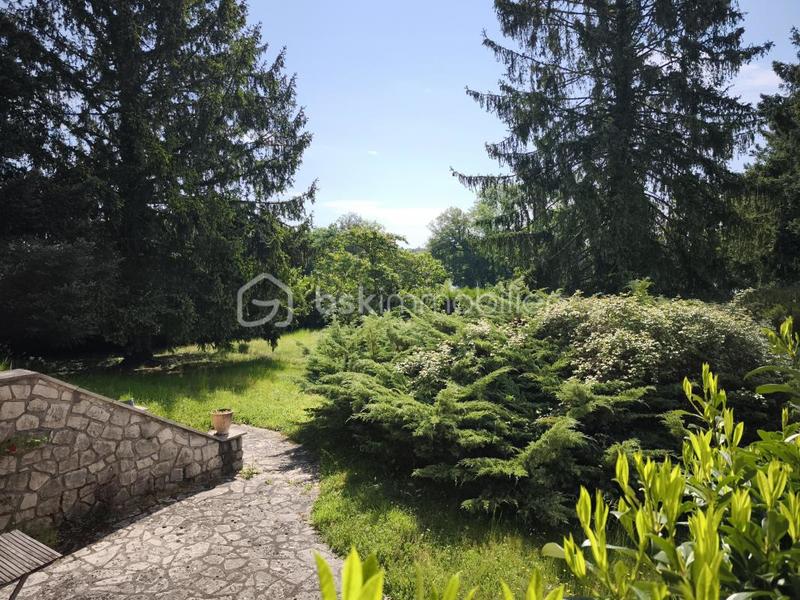 Maison traditionnelle - 184 m² - 5 pièces